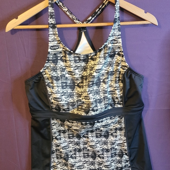 Lands' End Black and White Racerback Tankini Top. Size 14 - Picture 2 of 4